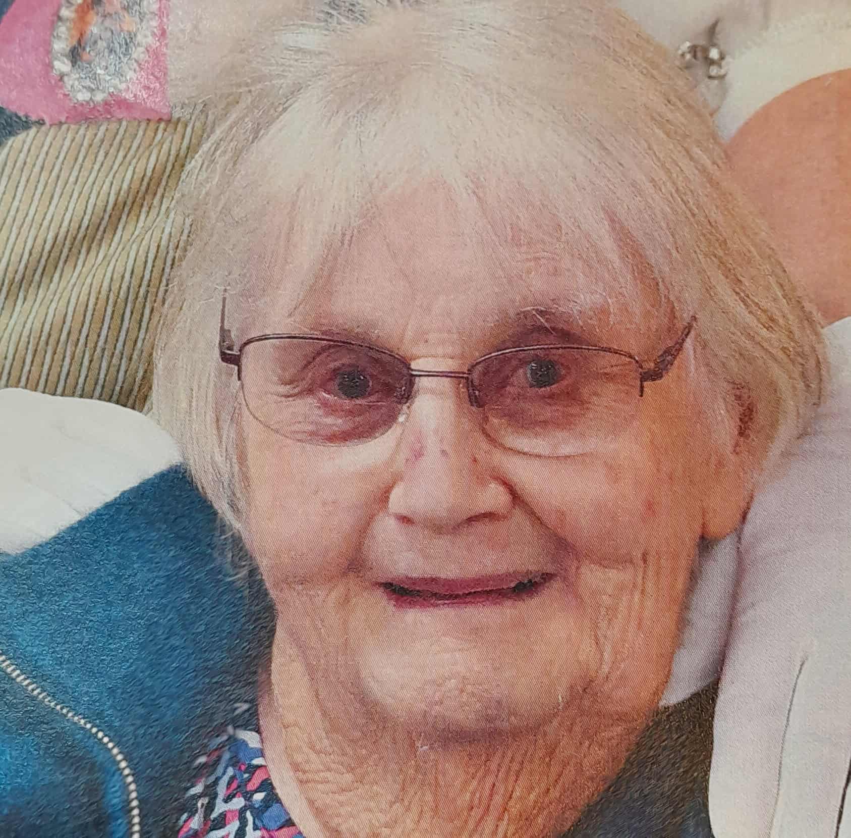 Avis Maureen Powell (née Cairns)